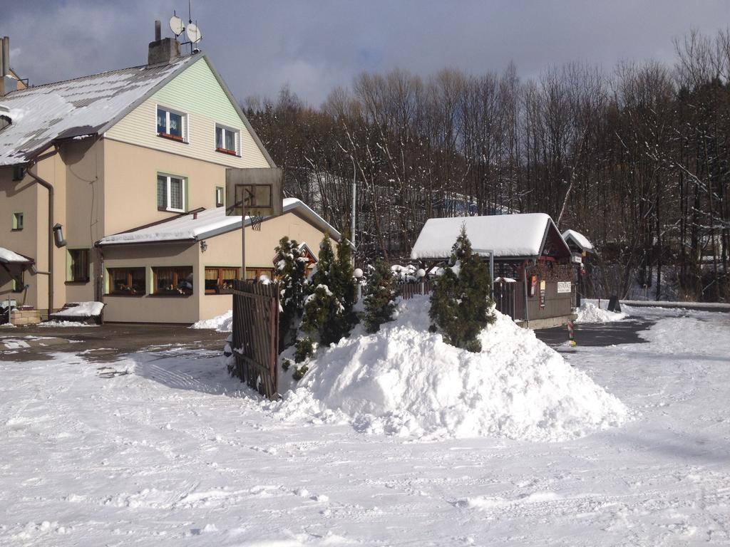Penzion54&Restaurace Ostrov  Exterior foto