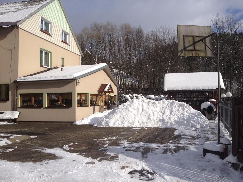 Penzion54&Restaurace Ostrov  Exterior foto