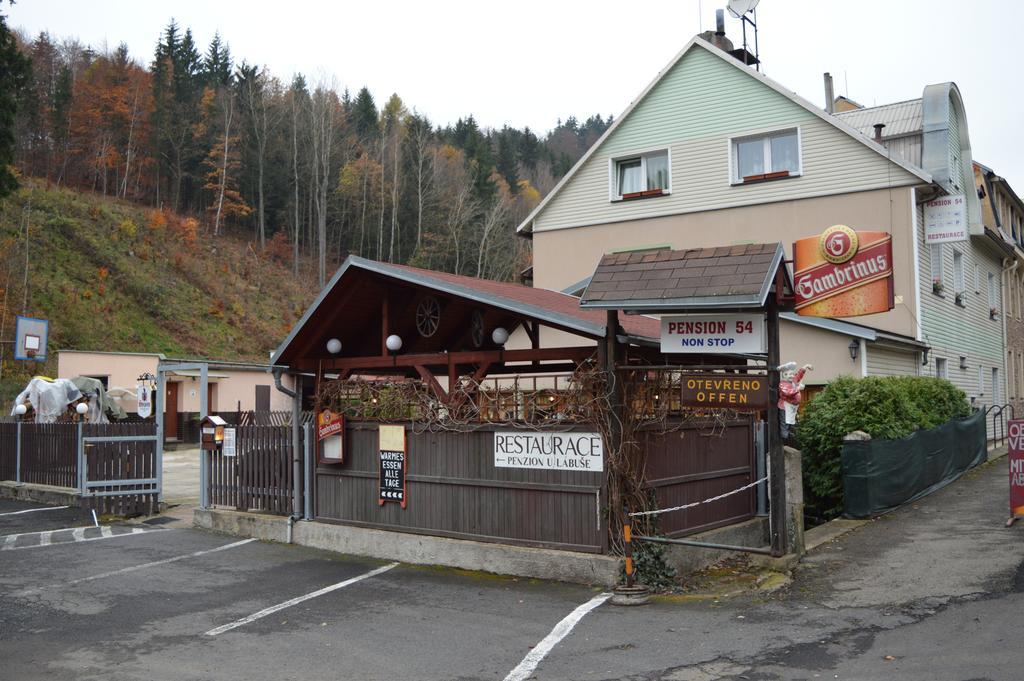 Penzion54&Restaurace Ostrov  Exterior foto